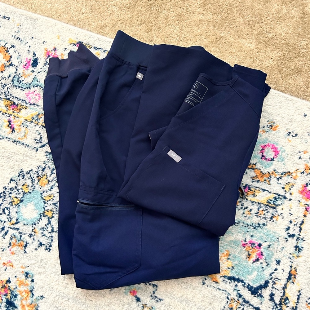 Figs scrub set